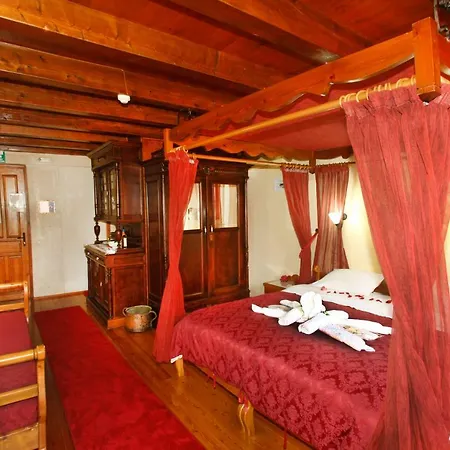 Palazzo Di Pietro خانيا